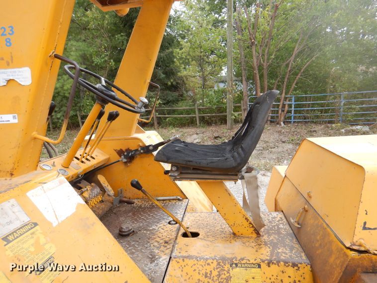 image for item KX9211 1982 Mastercraft MCL842  forklift