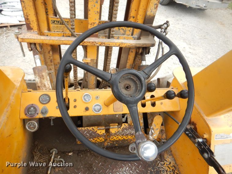 image for item KX9211 1982 Mastercraft MCL842  forklift