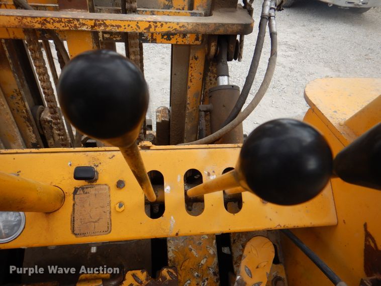 image for item KX9211 1982 Mastercraft MCL842  forklift