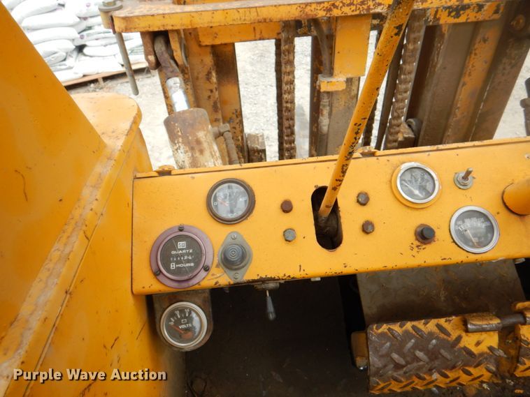 image for item KX9211 1982 Mastercraft MCL842  forklift