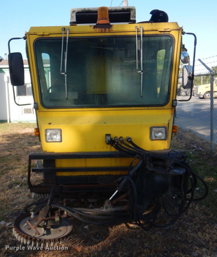 image for item KX9233 Ravo 4000 Compact  street sweeper truck