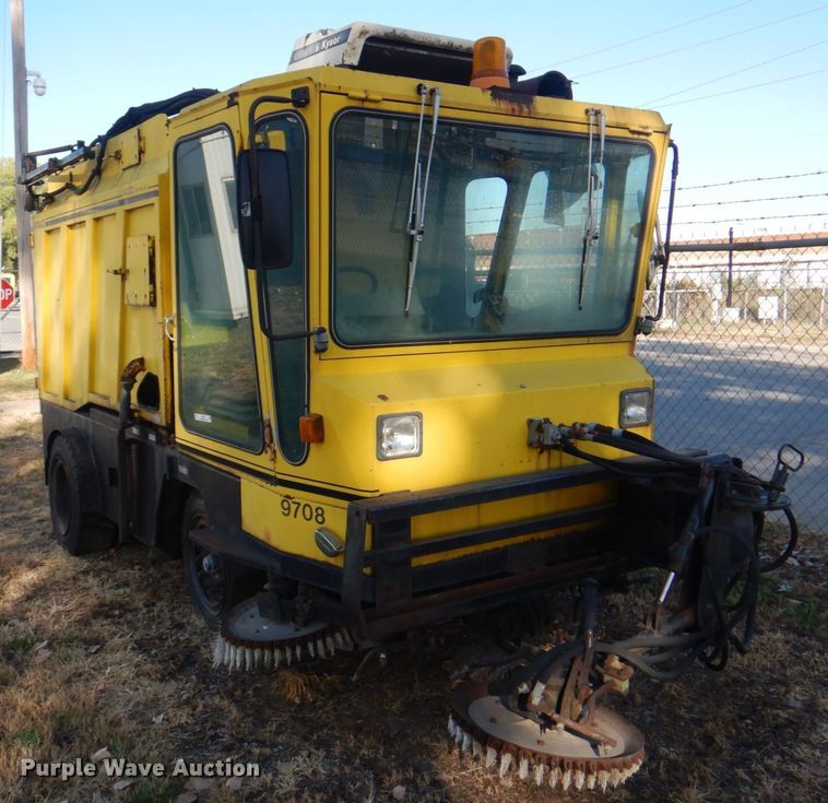 image for item KX9233 Ravo 4000 Compact  street sweeper truck
