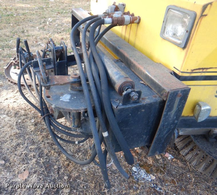 image for item KX9233 Ravo 4000 Compact  street sweeper truck