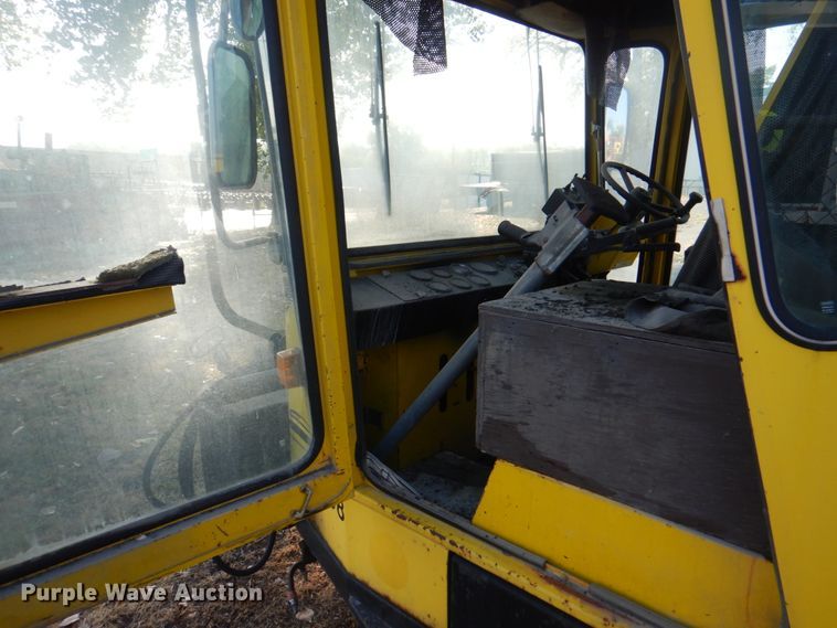 image for item KX9233 Ravo 4000 Compact  street sweeper truck