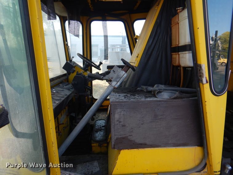 image for item KX9233 Ravo 4000 Compact  street sweeper truck