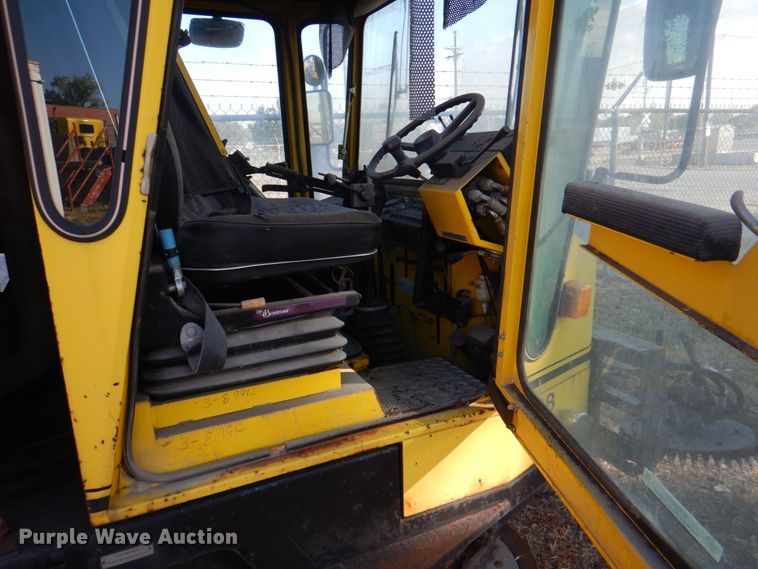 image for item KX9233 Ravo 4000 Compact  street sweeper truck