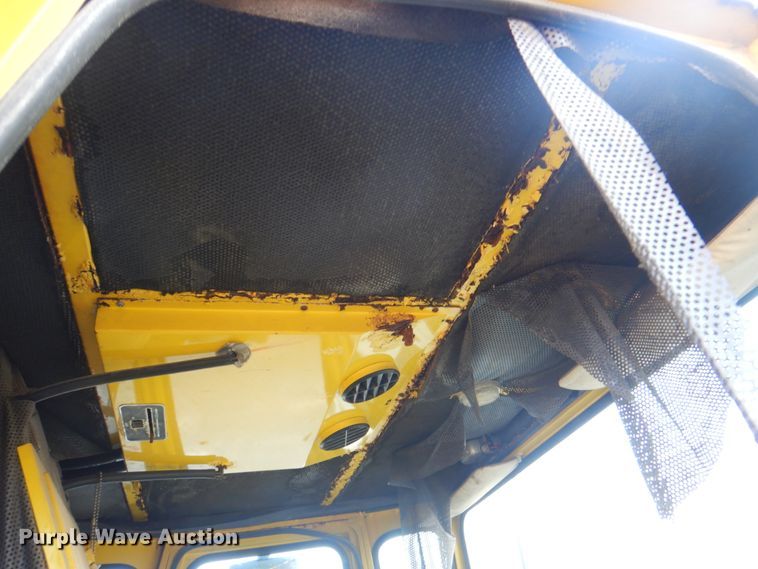 image for item KX9233 Ravo 4000 Compact  street sweeper truck