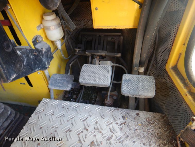 image for item KX9233 Ravo 4000 Compact  street sweeper truck