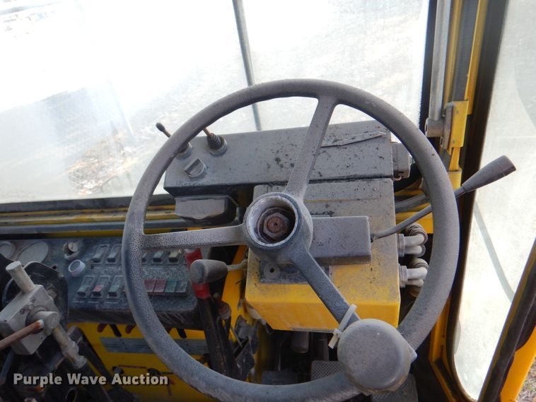 image for item KX9233 Ravo 4000 Compact  street sweeper truck