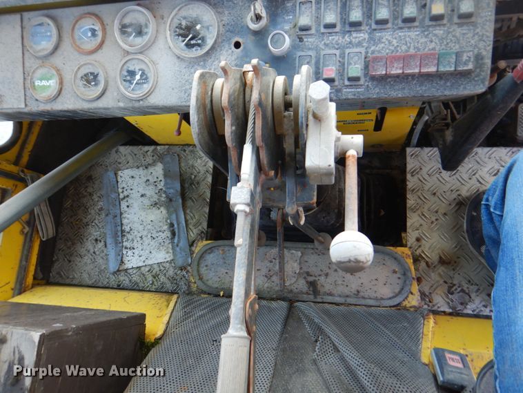 image for item KX9233 Ravo 4000 Compact  street sweeper truck