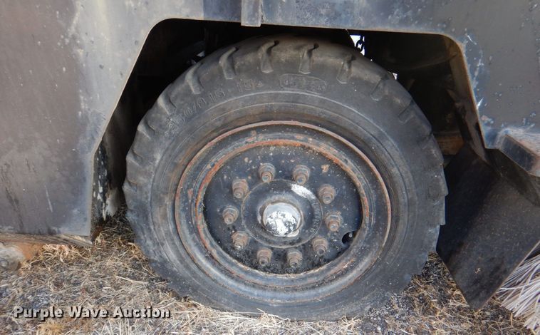 image for item KX9233 Ravo 4000 Compact  street sweeper truck