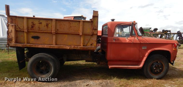 image for item KX9359 1969 Dodge D600  dump truck
