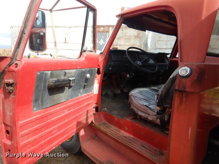 image for item KX9359 1969 Dodge D600  dump truck