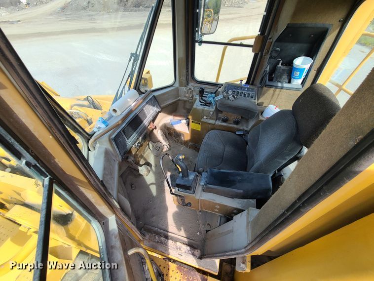 image for item L1255 1994 Caterpillar 988F  wheel loader