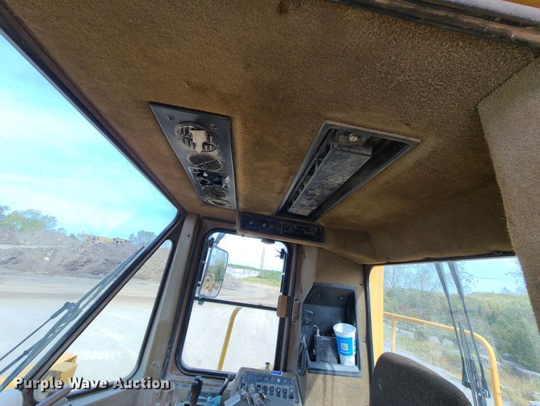 image for item L1255 1994 Caterpillar 988F  wheel loader