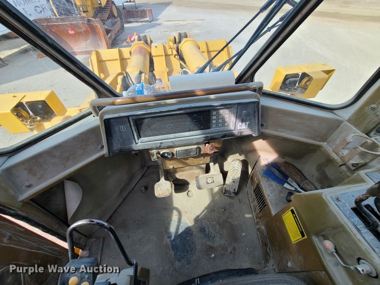 image for item L1255 1994 Caterpillar 988F  wheel loader