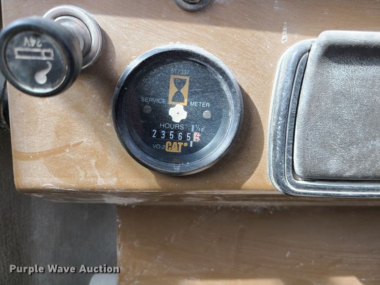 image for item L1255 1994 Caterpillar 988F  wheel loader