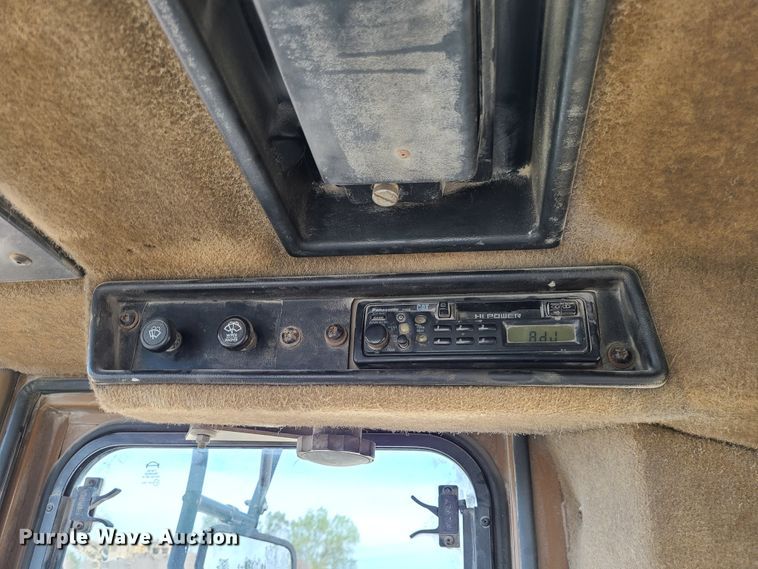 image for item L1255 1994 Caterpillar 988F  wheel loader