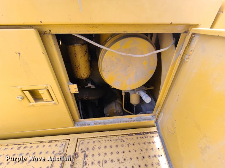 image for item L1255 1994 Caterpillar 988F  wheel loader