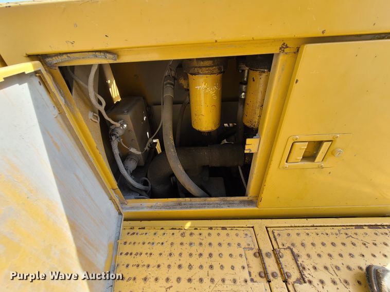 image for item L1255 1994 Caterpillar 988F  wheel loader