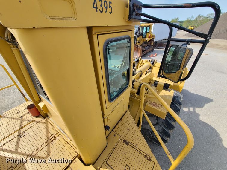 image for item L1255 1994 Caterpillar 988F  wheel loader