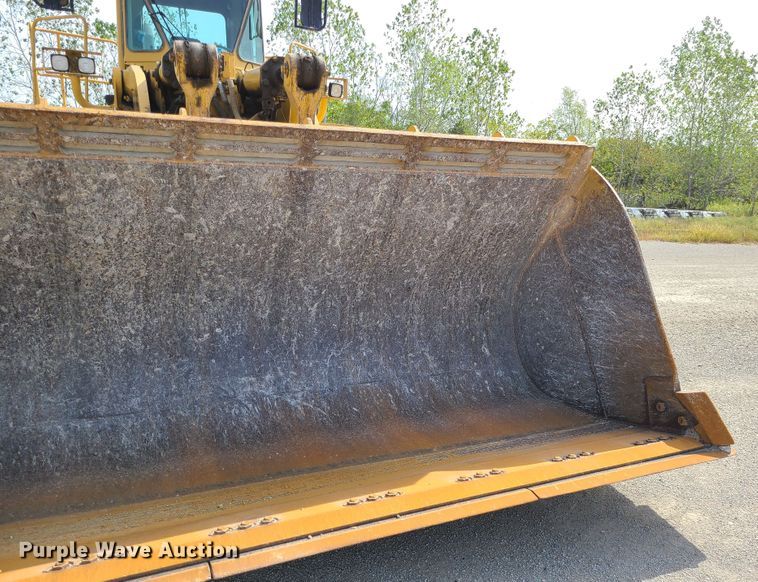 image for item L1255 1994 Caterpillar 988F  wheel loader