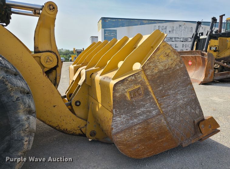 image for item L1255 1994 Caterpillar 988F  wheel loader