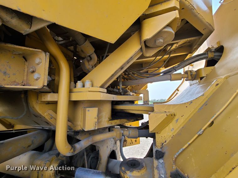image for item L1255 1994 Caterpillar 988F  wheel loader