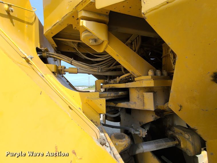 image for item L1255 1994 Caterpillar 988F  wheel loader