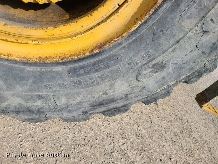 image for item L1255 1994 Caterpillar 988F  wheel loader