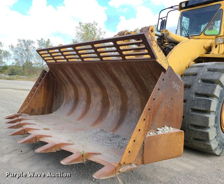 image for item L1256 1993 Caterpillar 988F  wheel loader