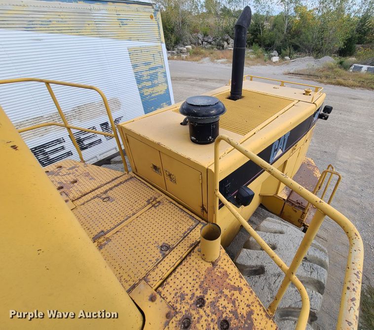image for item L1256 1993 Caterpillar 988F  wheel loader