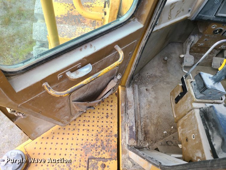 image for item L1256 1993 Caterpillar 988F  wheel loader