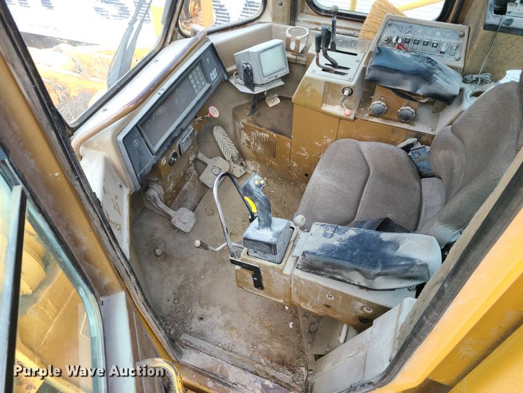 image for item L1256 1993 Caterpillar 988F  wheel loader
