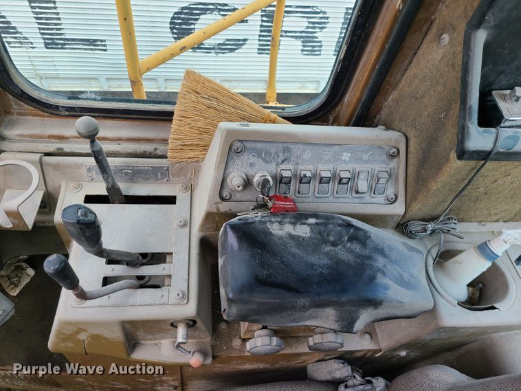 image for item L1256 1993 Caterpillar 988F  wheel loader