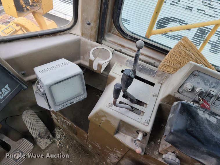 image for item L1256 1993 Caterpillar 988F  wheel loader