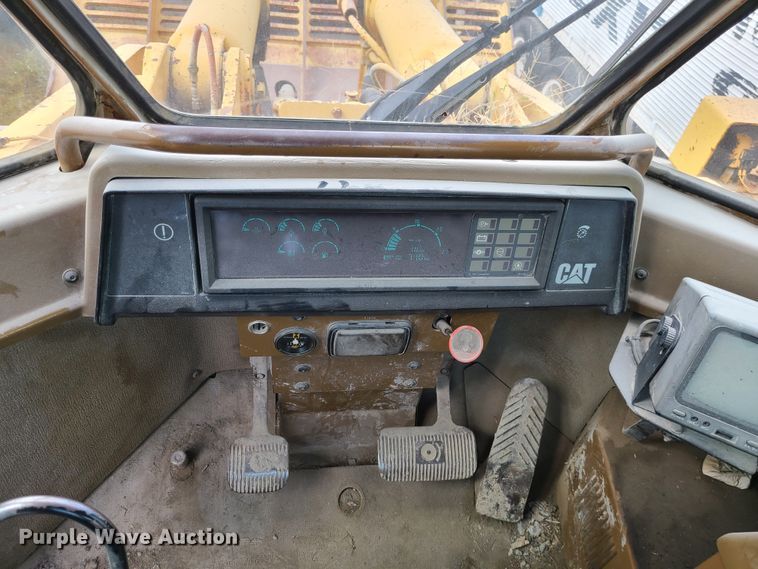 image for item L1256 1993 Caterpillar 988F  wheel loader