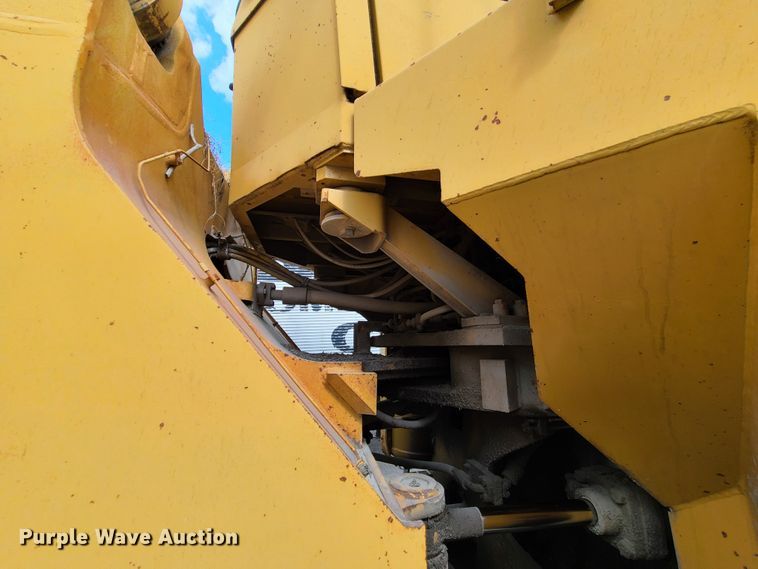 image for item L1256 1993 Caterpillar 988F  wheel loader