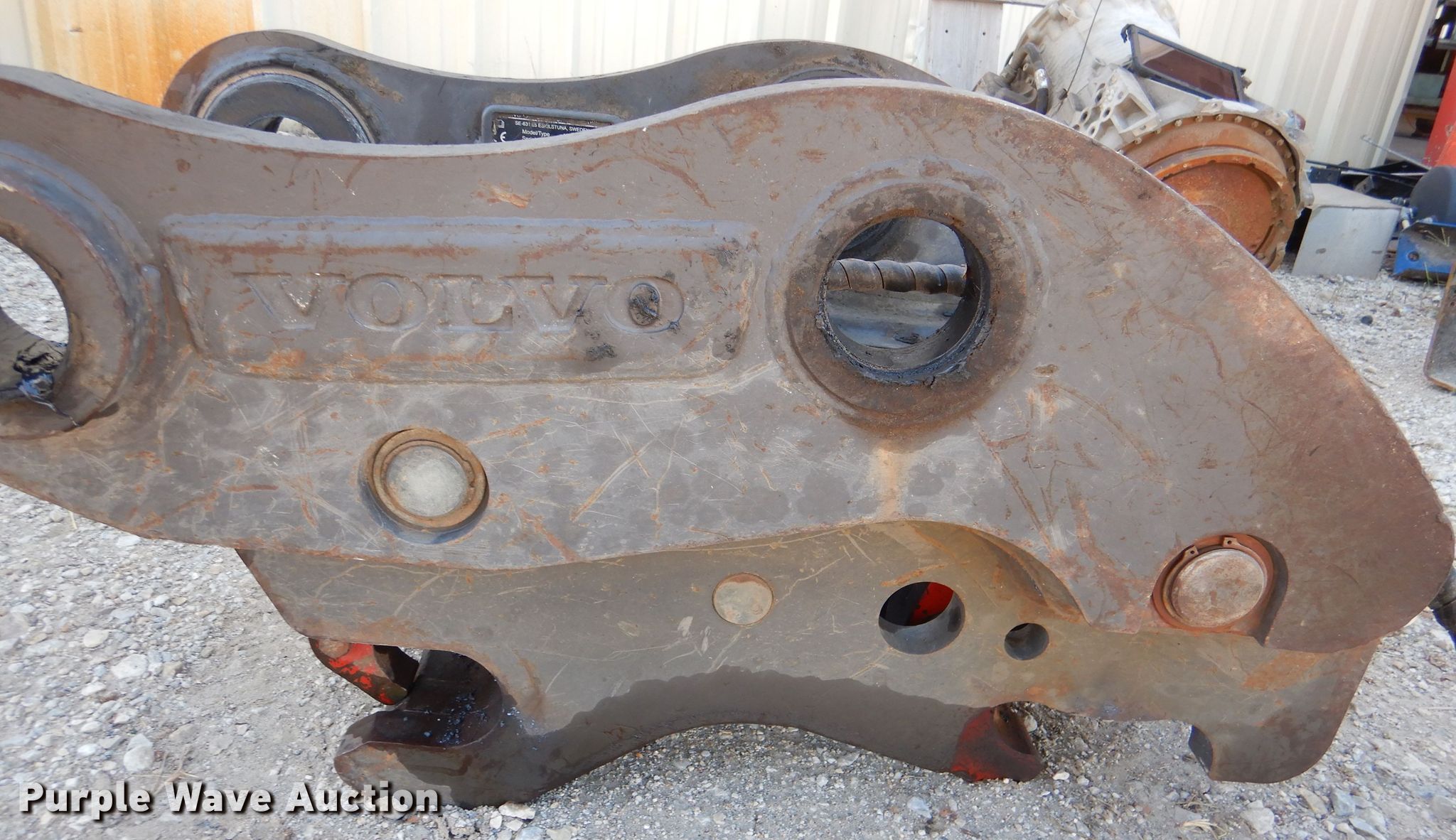Volvo hydraulic quick coupler in Wamego, KS Item DL3206 sold Purple