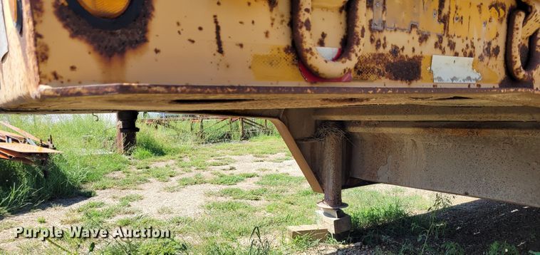 image for item BY9457 1994 Trail King TK70HT  drop deck equipment trailer