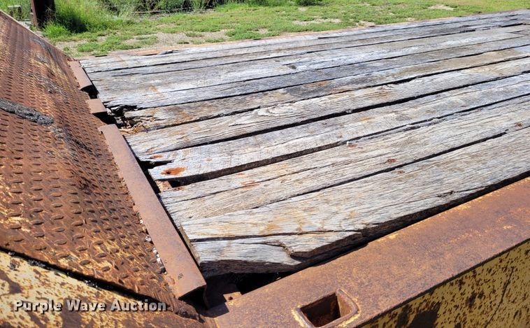 image for item BY9457 1994 Trail King TK70HT  drop deck equipment trailer