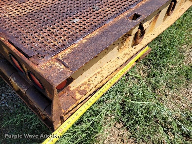 image for item BY9457 1994 Trail King TK70HT  drop deck equipment trailer