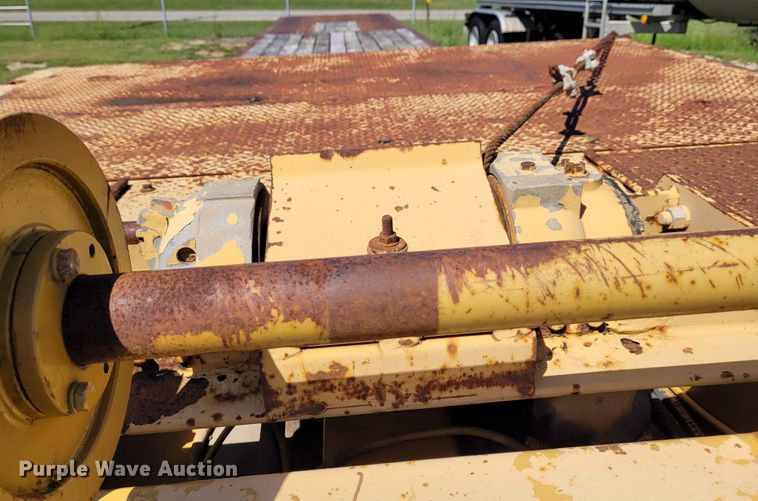 image for item BY9457 1994 Trail King TK70HT  drop deck equipment trailer