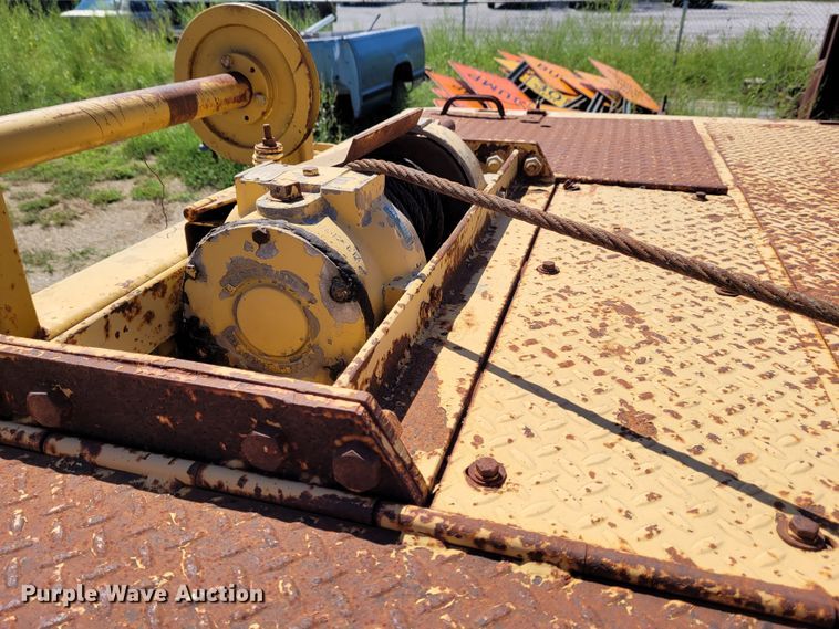 image for item BY9457 1994 Trail King TK70HT  drop deck equipment trailer