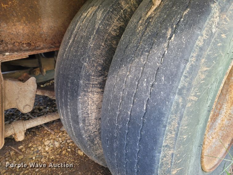 image for item BY9457 1994 Trail King TK70HT  drop deck equipment trailer