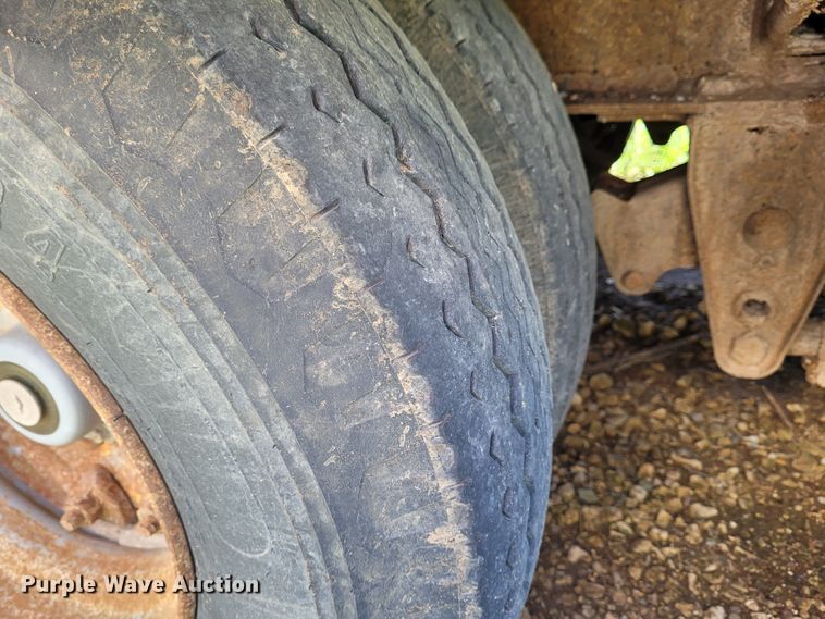 image for item BY9457 1994 Trail King TK70HT  drop deck equipment trailer