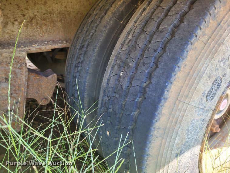 image for item BY9457 1994 Trail King TK70HT  drop deck equipment trailer