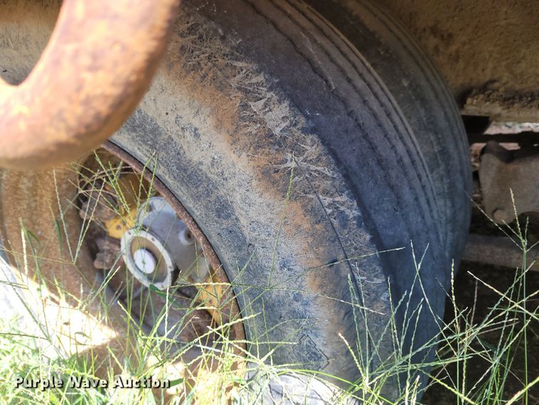 image for item BY9457 1994 Trail King TK70HT  drop deck equipment trailer