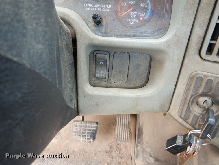 image for item DI6666 2010 International 7300  dump truck