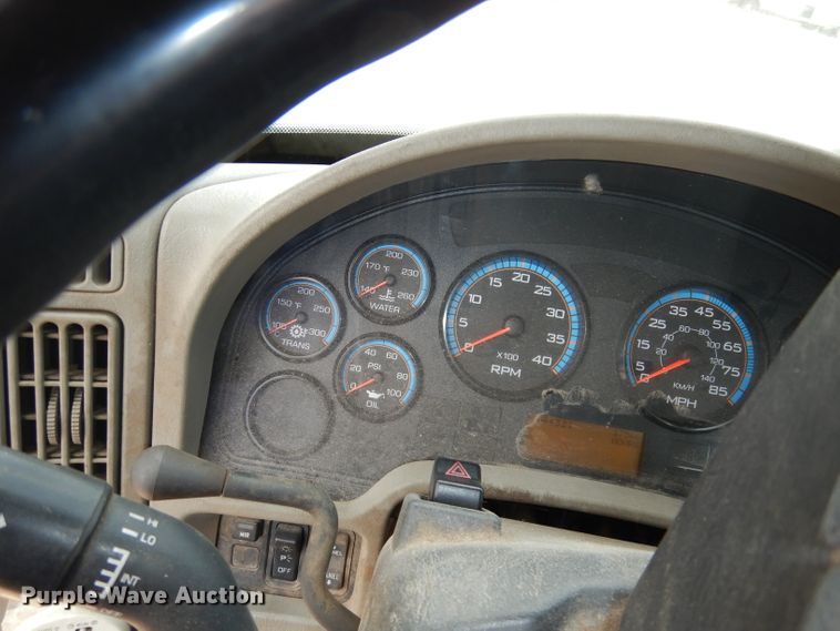 image for item DI6666 2010 International 7300  dump truck